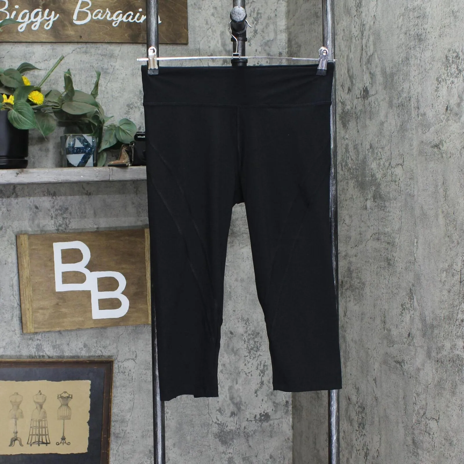 Marika Womens Knit Cropped Stretch Athletic Leggings 166f90c9d4f835 Black M